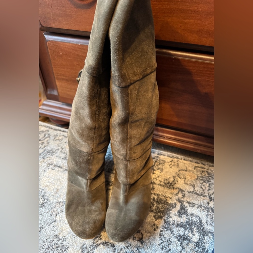 Fergie brand wedge boot